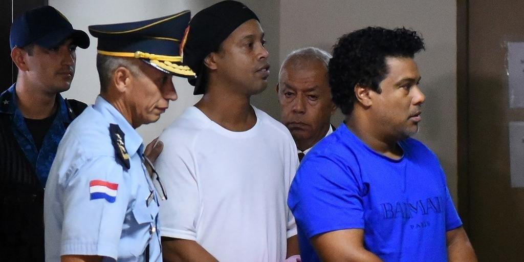 Juiz decide manter Ronaldinho e Assis presos no Paraguai