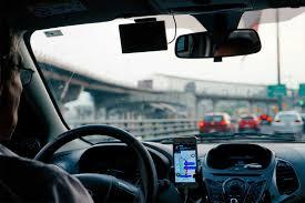 Juiz reconhece vínculo de emprego de motorista com a Uber