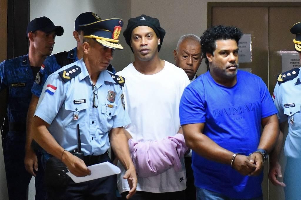 Mensagens complicam situação de empresária que ajudou Ronaldinho Gaúcho