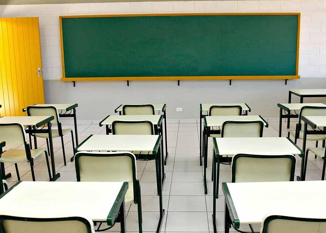 Depois de prever o retorno das aulas para a próxima segunda-feira, o governo gaúcho decidiu manter a suspensão por tempo