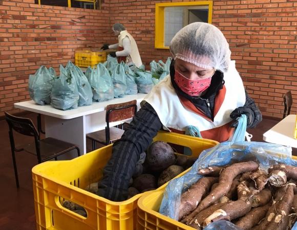 Alunos da rede Municipal de Bento recebem kits com produtos da Agricultura Familiar