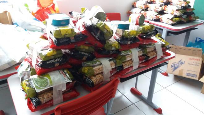 Alimentos escolares são doados a famílias dos estudantes de Garibaldi