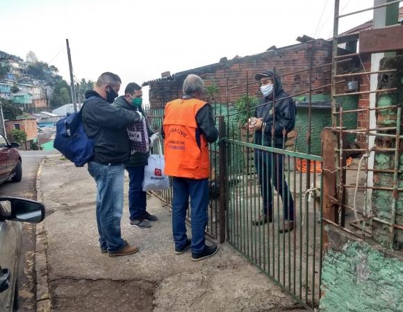 Comunidade do bairro Municipal, em Bento recebe ação de distribuição de máscaras e sabão