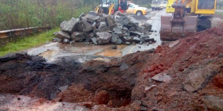 Ao menos 14 trechos de rodovias no RS estão com bloqueios em razão do temporal