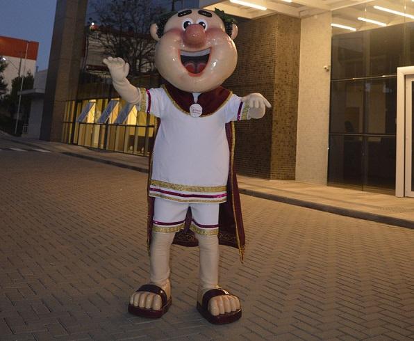Mascote da Fenavinho, Tasta Vin ganha novo traje