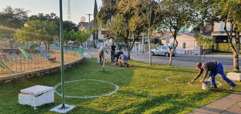 Círculos para distanciamento controlado são adotados na Praça São Bento em Bento
