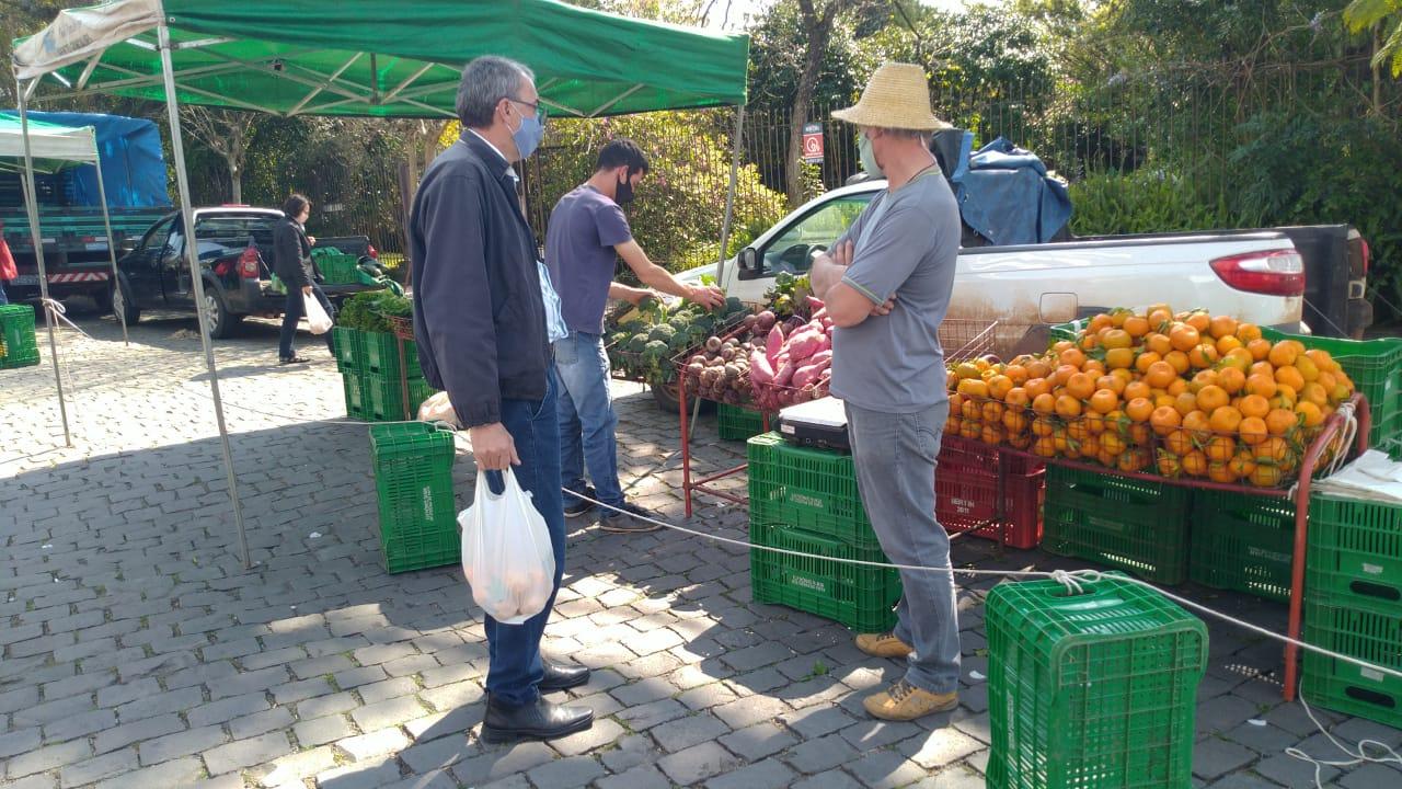 Dia do feirante: Feira do produtor rural valoriza agricultura de Bento