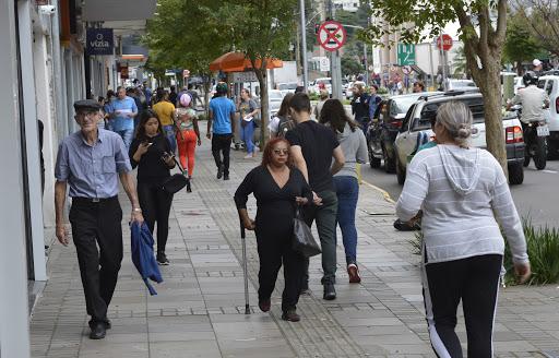 População brasileira ultrapassa os 211,7 milhões, estima IBGE