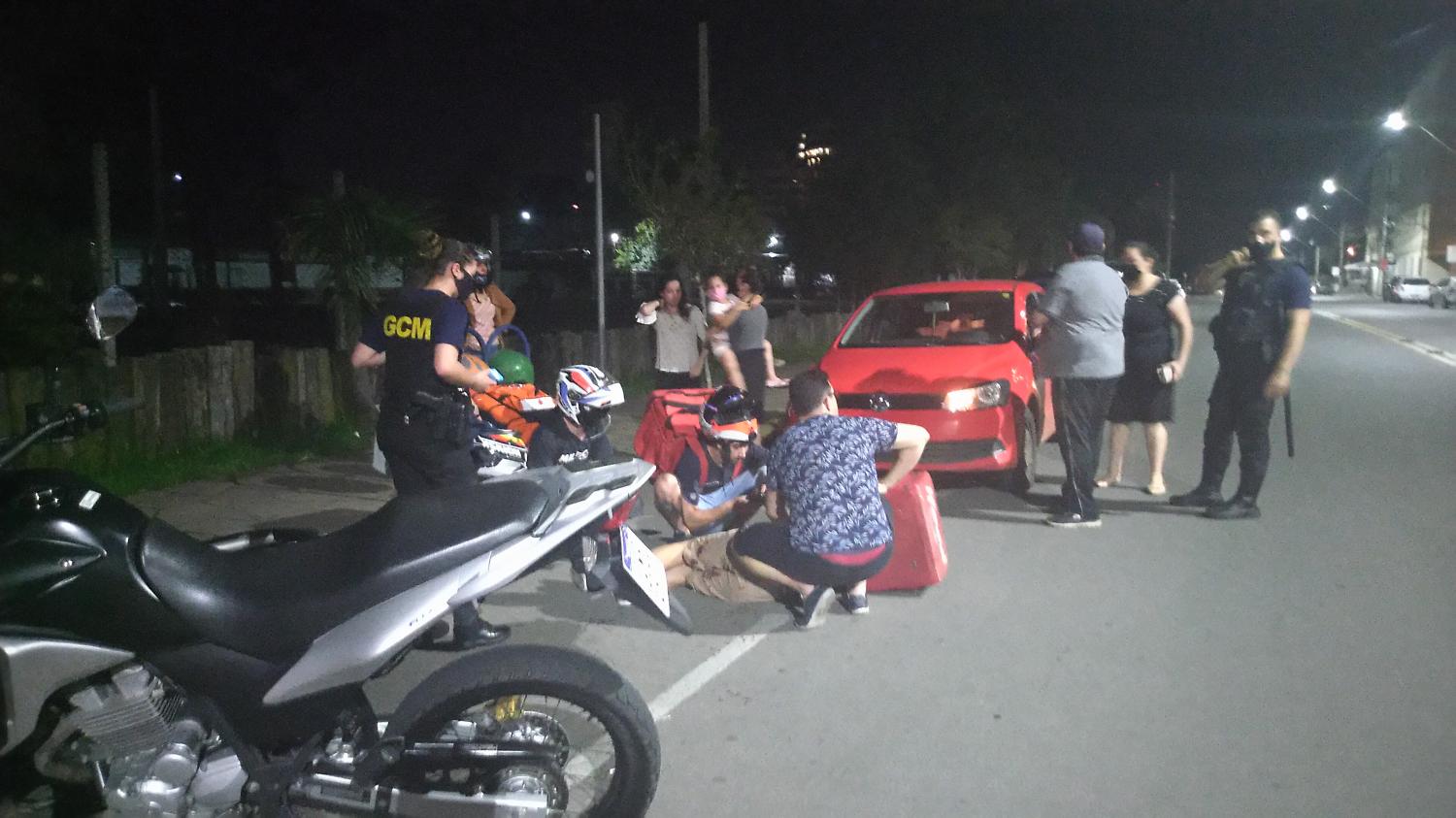 Motoboy fica ferido em acidente entre carro e moto no Botafogo, em Bento