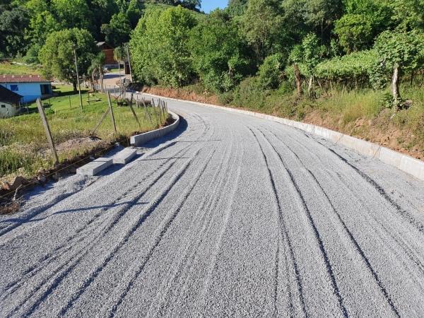 Moradores de Bento precisam contratar mão de obra para prefeitura asfaltar ruas do município