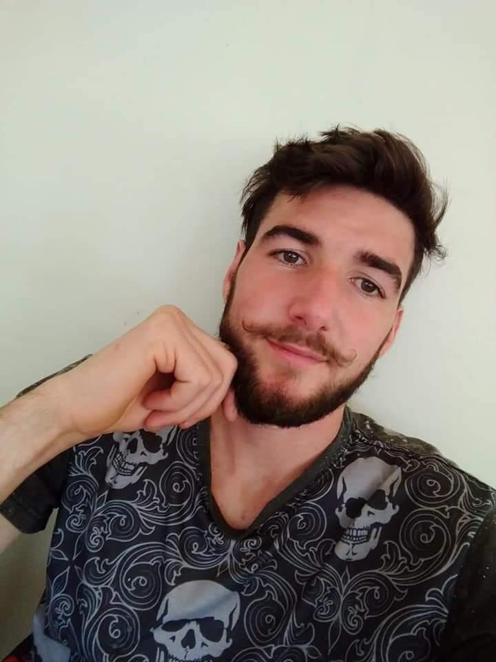 Motoboy morre em acidente entre moto e caminhão em Garibaldi