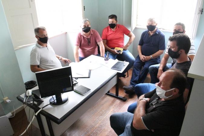 Bento organiza ações para safra da uva