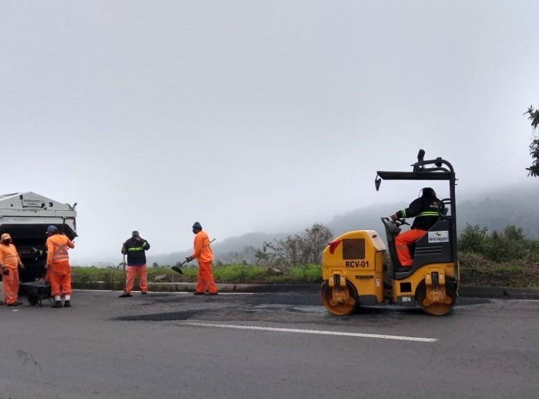 Daer realiza tapa-buracos nas rodovias da Serra