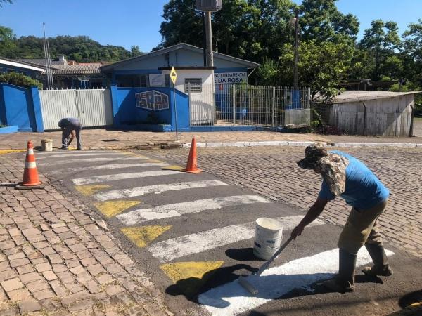 Serviços de pintura no entorno das escolas é intensificado em Bento