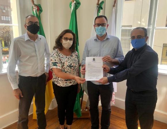 Bento apresenta interesse na adoção de modelo de escola cívico-militar