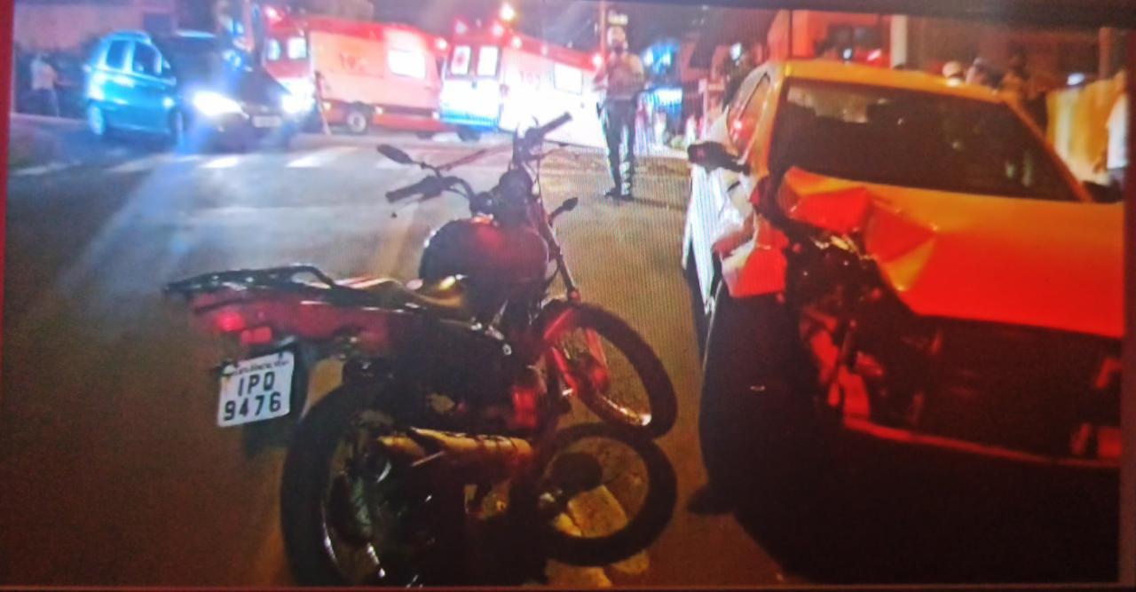 Acidente entre carro e moto deixa casal ferido em Bento