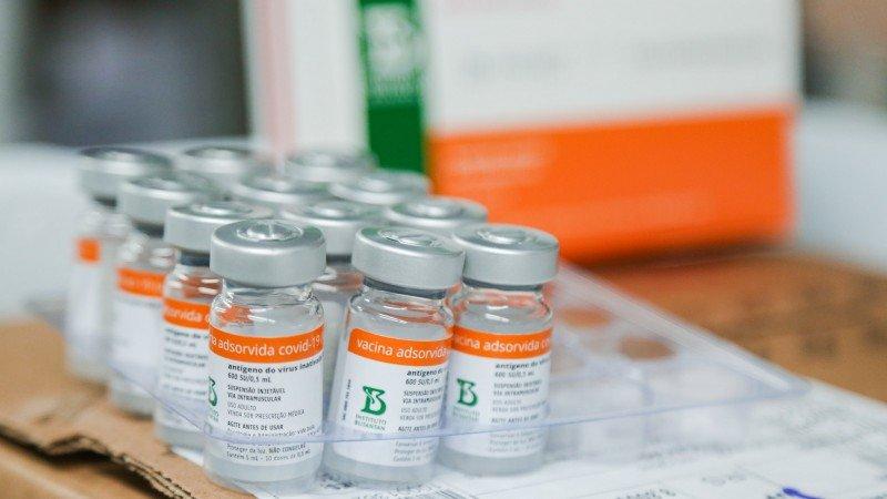 Cidades de 18 Estados interrompem segunda dose de CoronaVac por falta de imunizantes