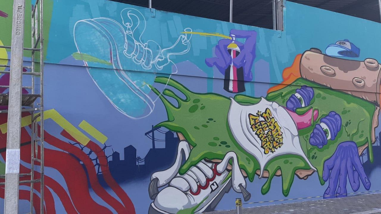 Graffiti de 800m² foi produzido durante o Battle In The Cypher em Bento