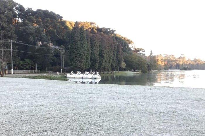Amanhecer é gelado, com formação de geada, na Serra Gaúcha