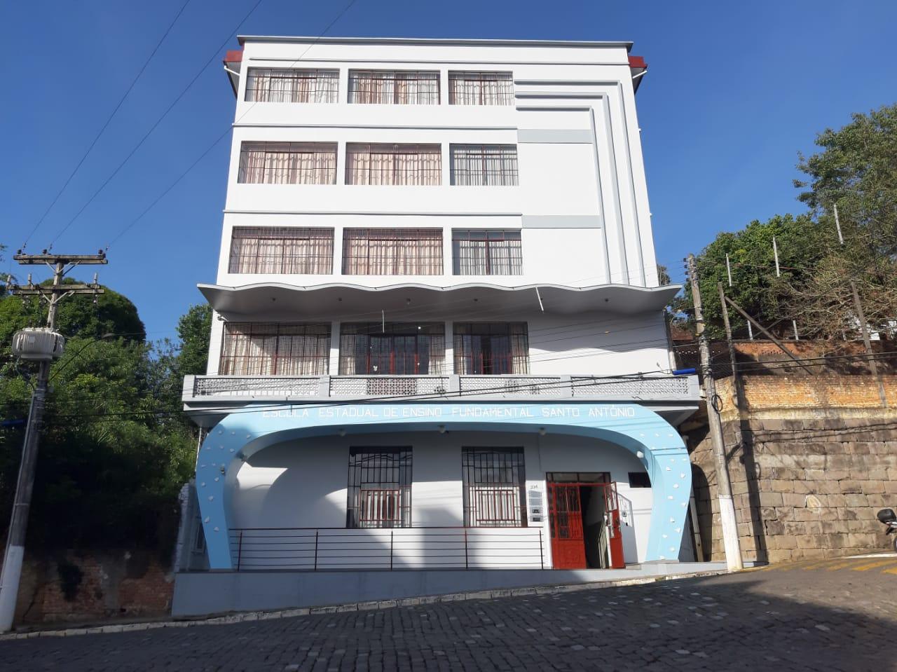 Escola de Garibaldi anuncia suspensão de aulas presenciais após confirmação de servidores com Covid