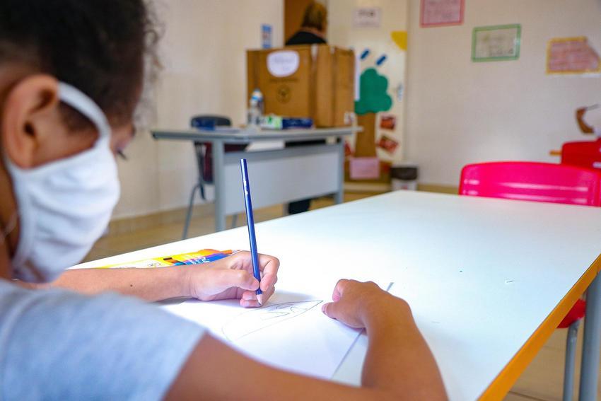 Governo gaúcho avalia a possibilidade de priorizar a vacinação de trabalhadores da educação