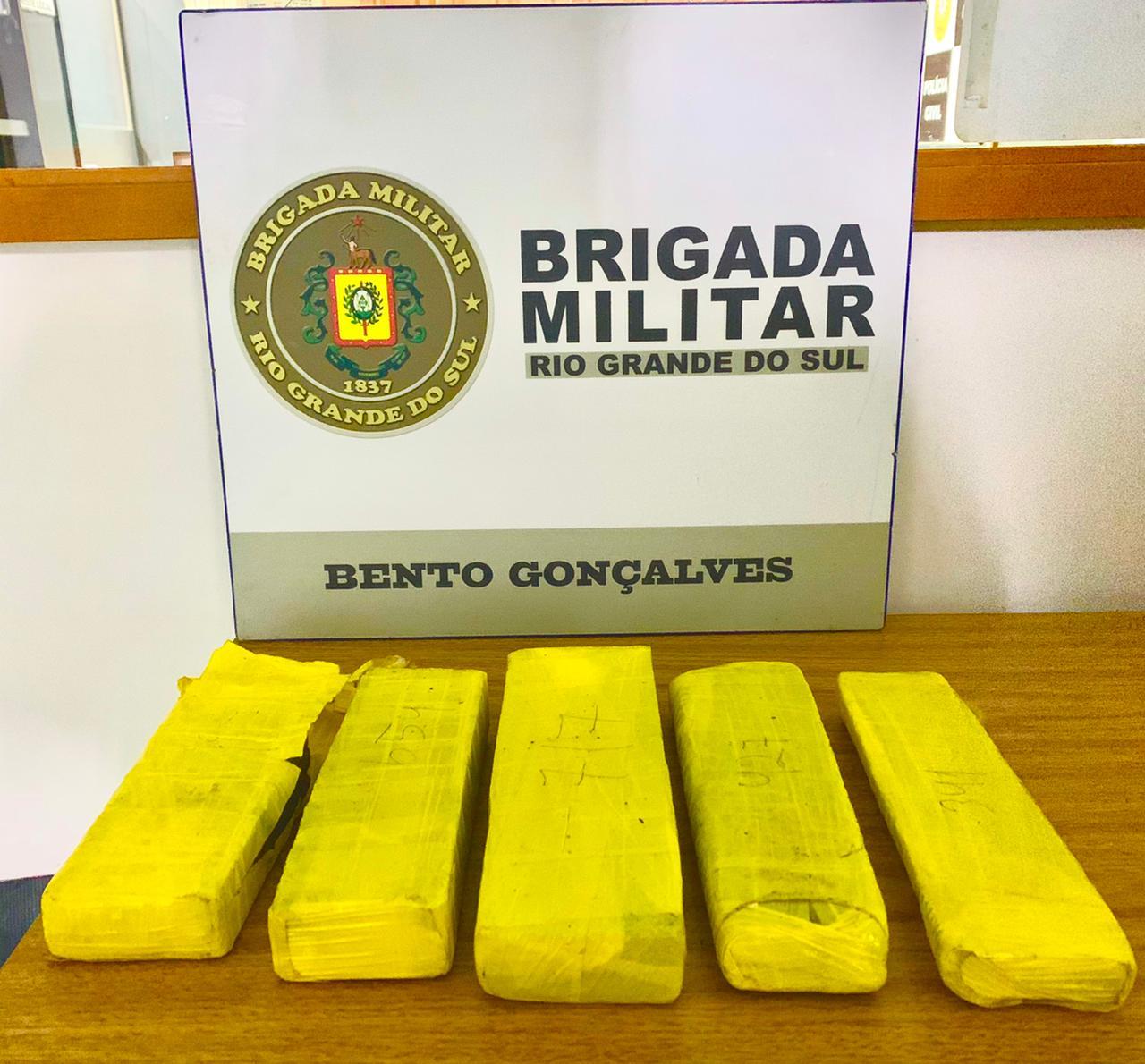 Jovem é preso por tráfico de drogas no São Roque, em Bento