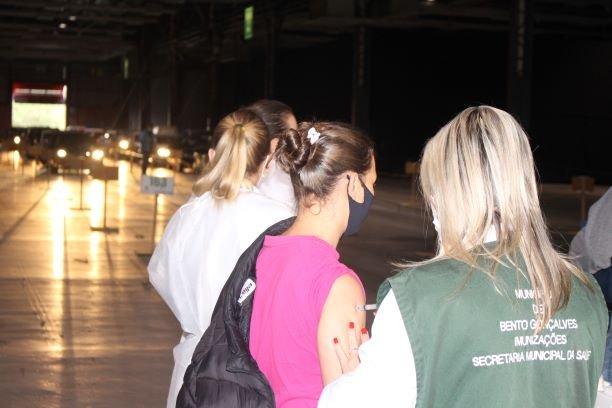 Bento vacina profissionais da educação na Fundaparque