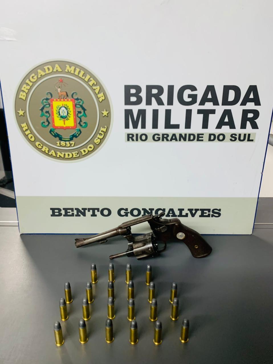 Detendo em prisão domiciliar é preso por porte ilegal de arma se fogo em Bento