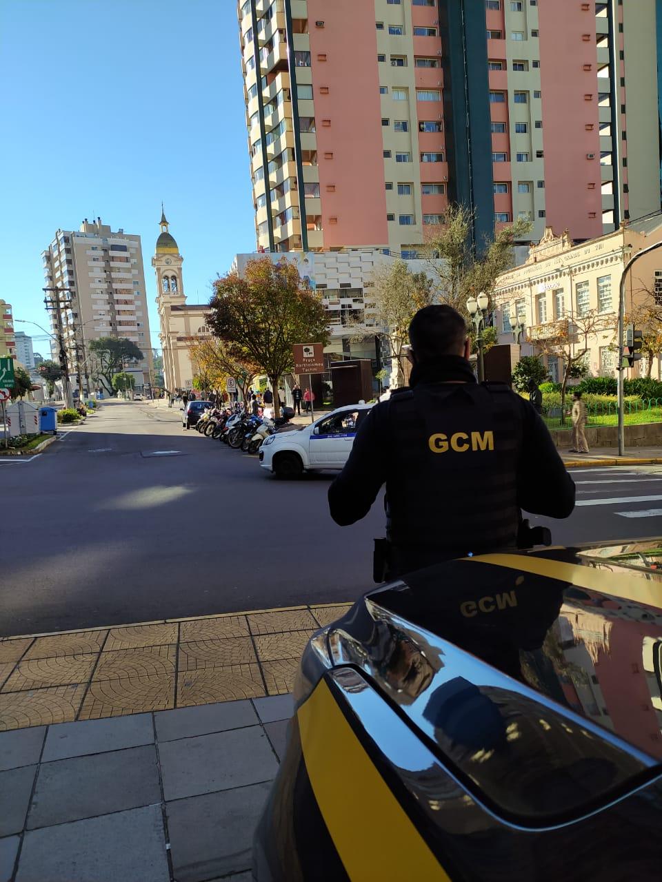 Fiscalização da Covid aborda 750 pessoas durante patrulhamento em Bento