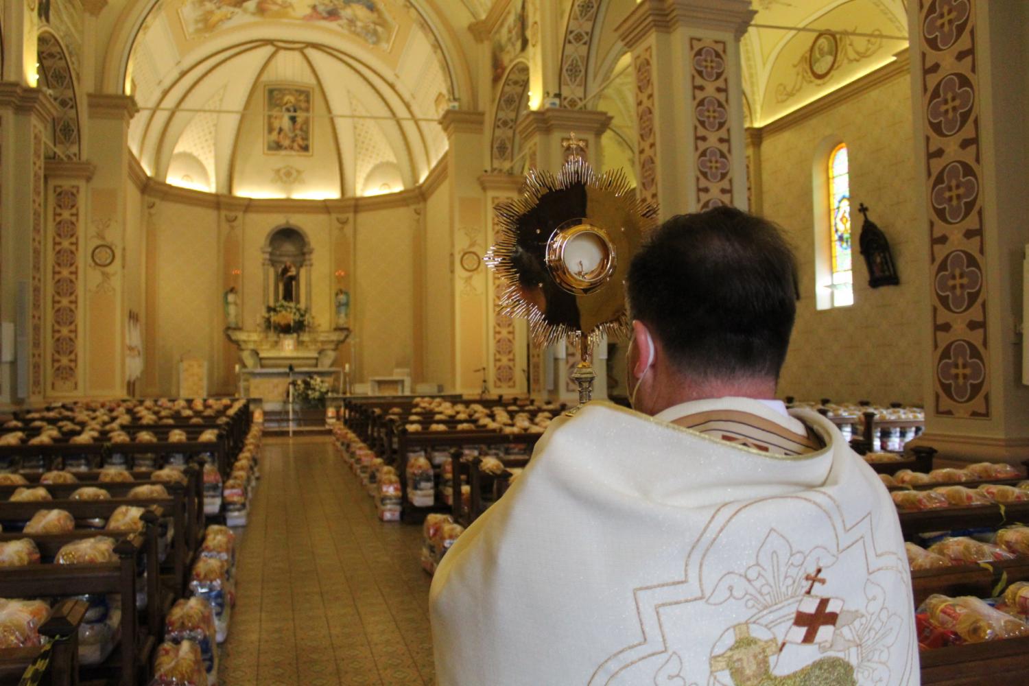 Paróquia Santo Antônio de Bento motiva para doação de alimentos na Solenidade de Corpus Christi