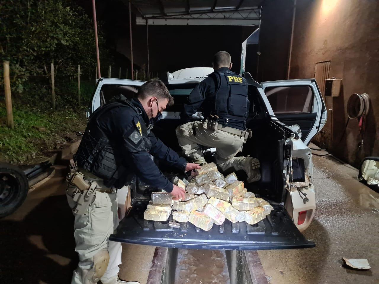 Polícia apreende R$ 1 milhão com ex-detento em rodovia federal no Rio Grande do Sul