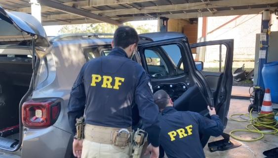 Casal é preso pela PRF com 70 tijolos de maconha em Bento