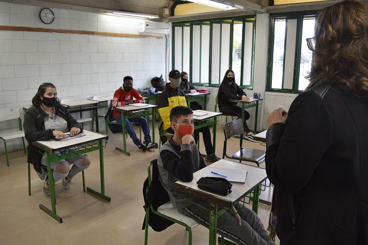 Livro homenageia história de Bento Gonçalves com ensaio fotográfico interpretado por estudantes