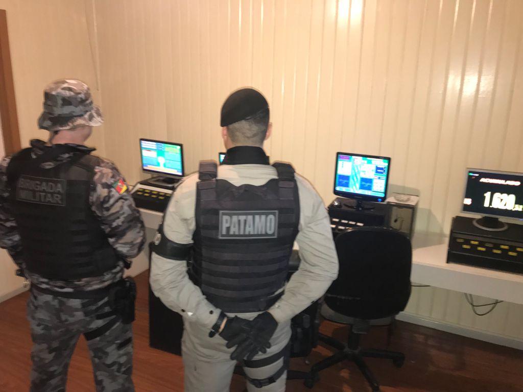 BM realiza operação em casa de jogos de azar em Bento