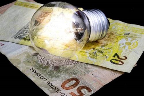 Conta de luz pode subir quase 17%, estima agência