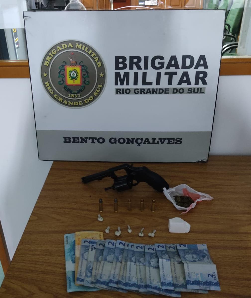 Homem é preso por tráfico de drogas e porte ilegal de arma de fogo em Bento