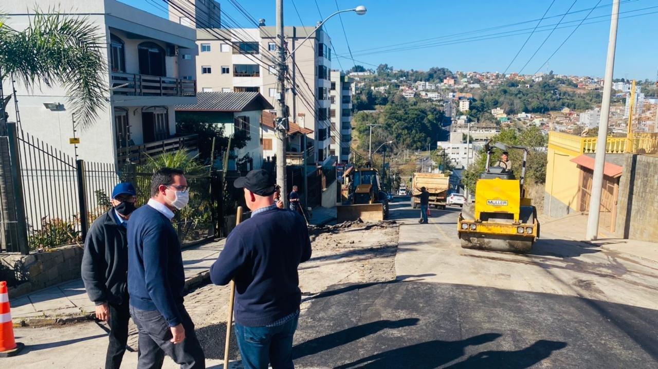 Obras na Rua Fiorelo Bertuol seguem nesta semana em Bento