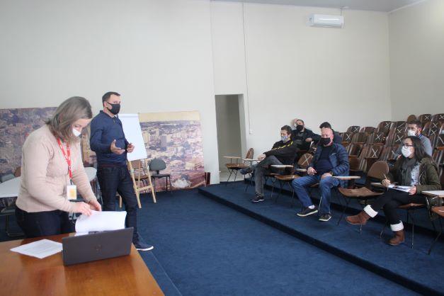 Reunião debate situação da rede elétrica com empresas de telefonia e internet em Bento