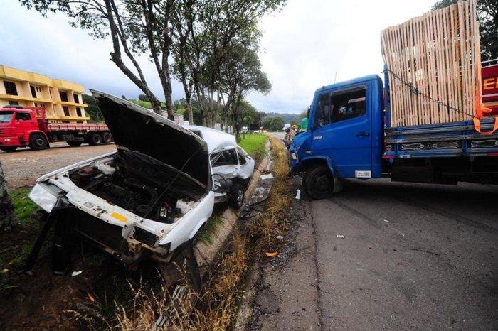 Duas pessoas ficam feridas em acidente entre Garibaldi e Farroupilha