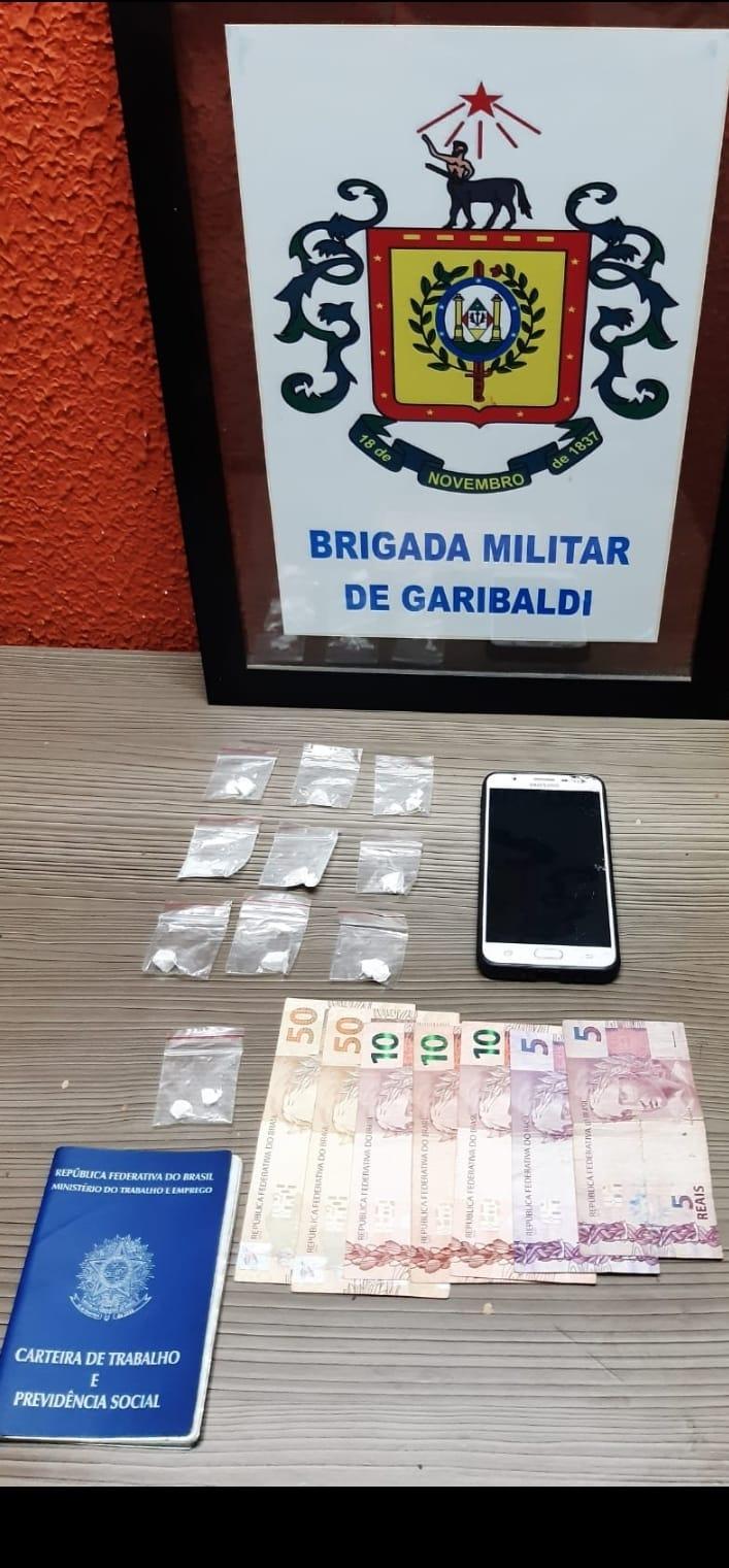 Jovem é preso por tráfico de drogas em Garibaldi