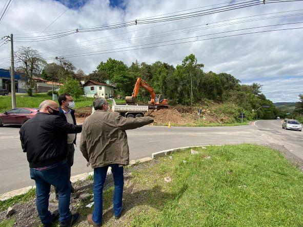 Prefeitura de Bento inicia melhorias no acesso a cidade pelo bairro Santa Rita