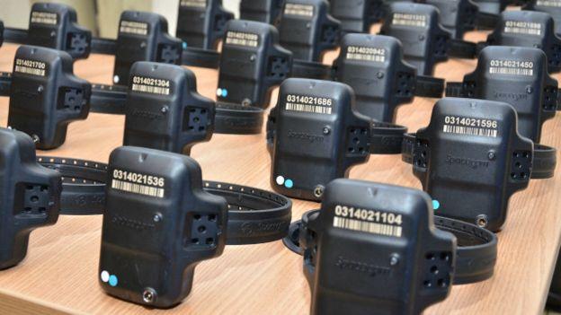Projeto prevê pagamento de tornozeleiras eletrônicas por presos no RS