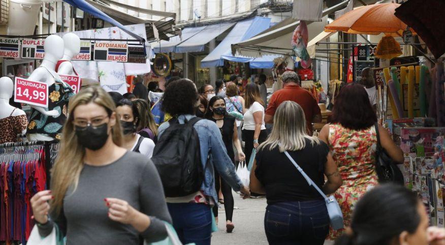 Expectativa de vida sobe para 76,8 anos no Brasil, aponta IBGE