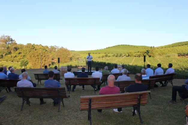 Prefeitura de Bento apresenta projeto de incentivo a produção de uvas em espaldeira e aquisição de uvas viníferas