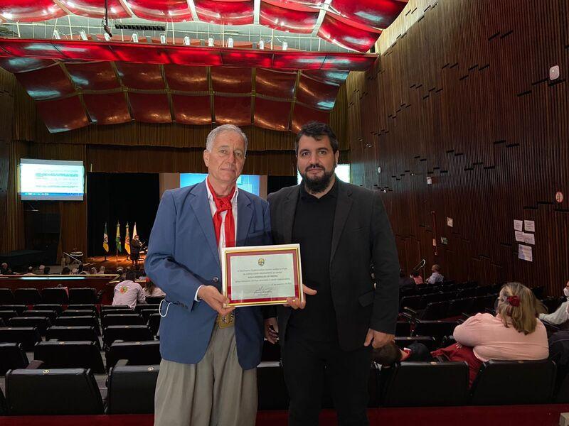 Adiles Rodrigues de Freitas recebe o título de Conselheiro Benemérito do MTG