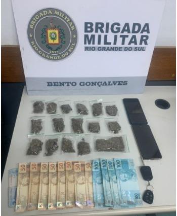 Casal é preso pela BM por tráfico de drogas no Borgo, em Bento