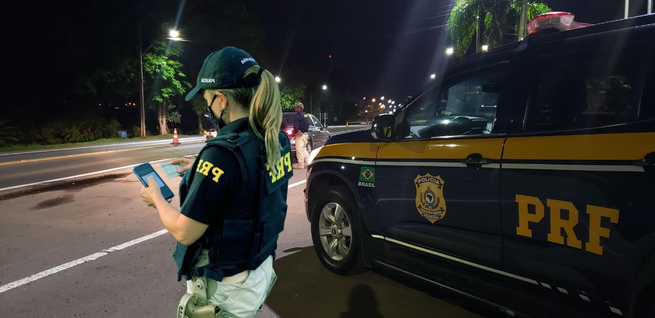 PRF prende homem com carteira de habilitação falsificada em Veranópolis