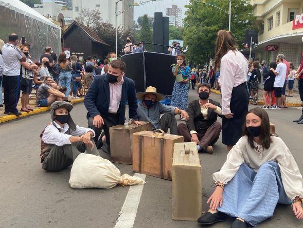 Shows, gastronomia e desfile de carros alegóricos marcam mais um final de semana do Bento em Vindima