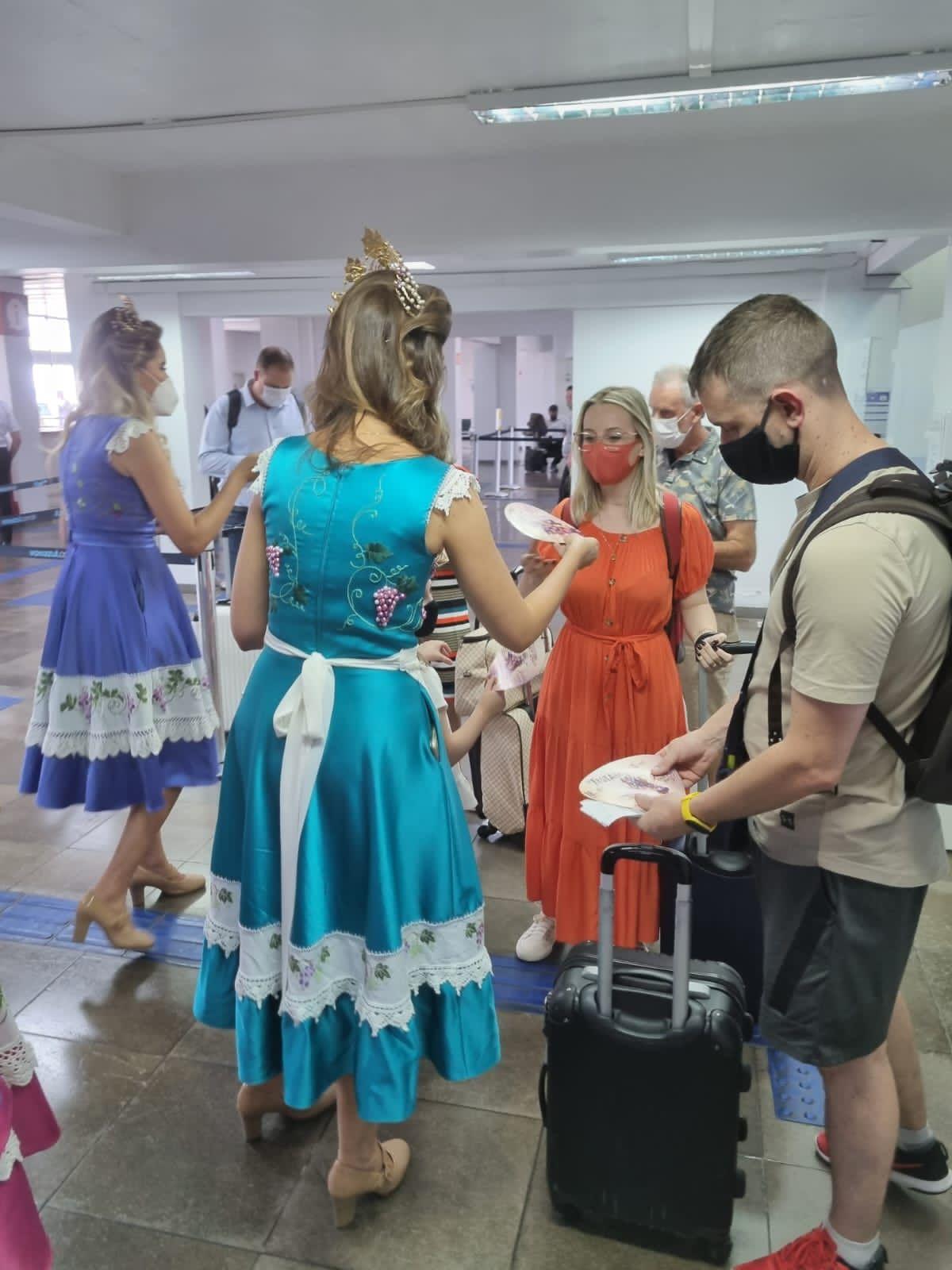 Soberanas da Festa da Uva seguem cumprindo intensa agenda de visitas
