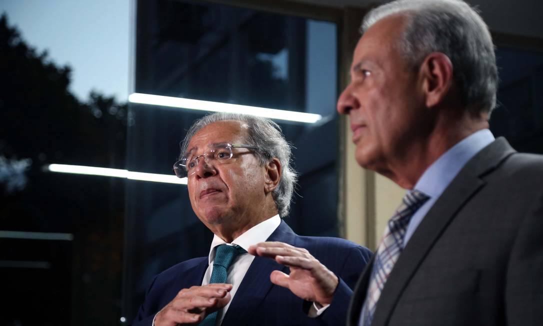Governo avalia criar vale-gasolina para taxistas e motoristas de aplicativos